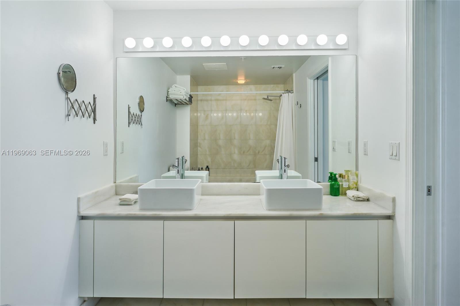 BLUE CONDO - Residential Lease