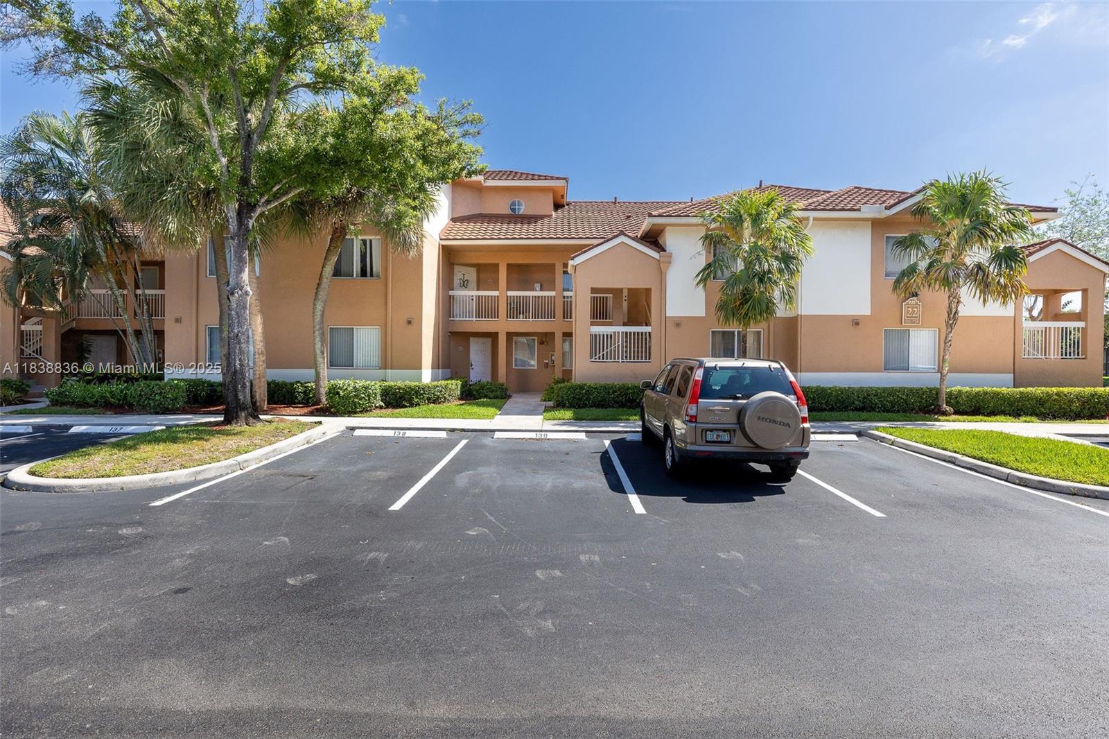 Beautiful 1 bedroom, 1 bath with an amazing and relaxing lake view located in the desirable and well maintained community The Colonnades, just across Central Park of Plantation. Washer and Dryer inside the unit, balcony with storage. Amenities Include Community Pool, Clubhouse, Gym , Playground and Tennis Court. Enjoy your morning coffee or evening cocktail on the balcony overlooking the serene lake. This is an opportunity you won't want to miss!