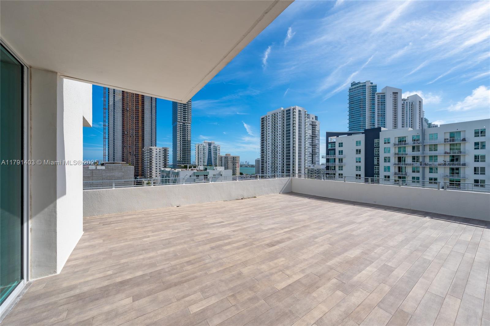 CITY 24 CONDO - Residential