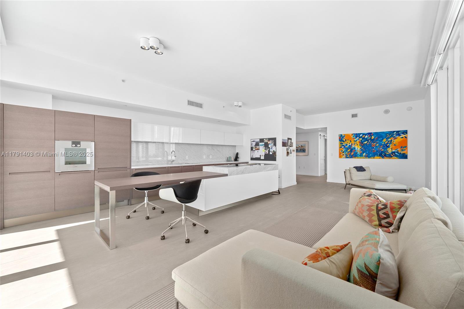 CITY 24 CONDO - Residential