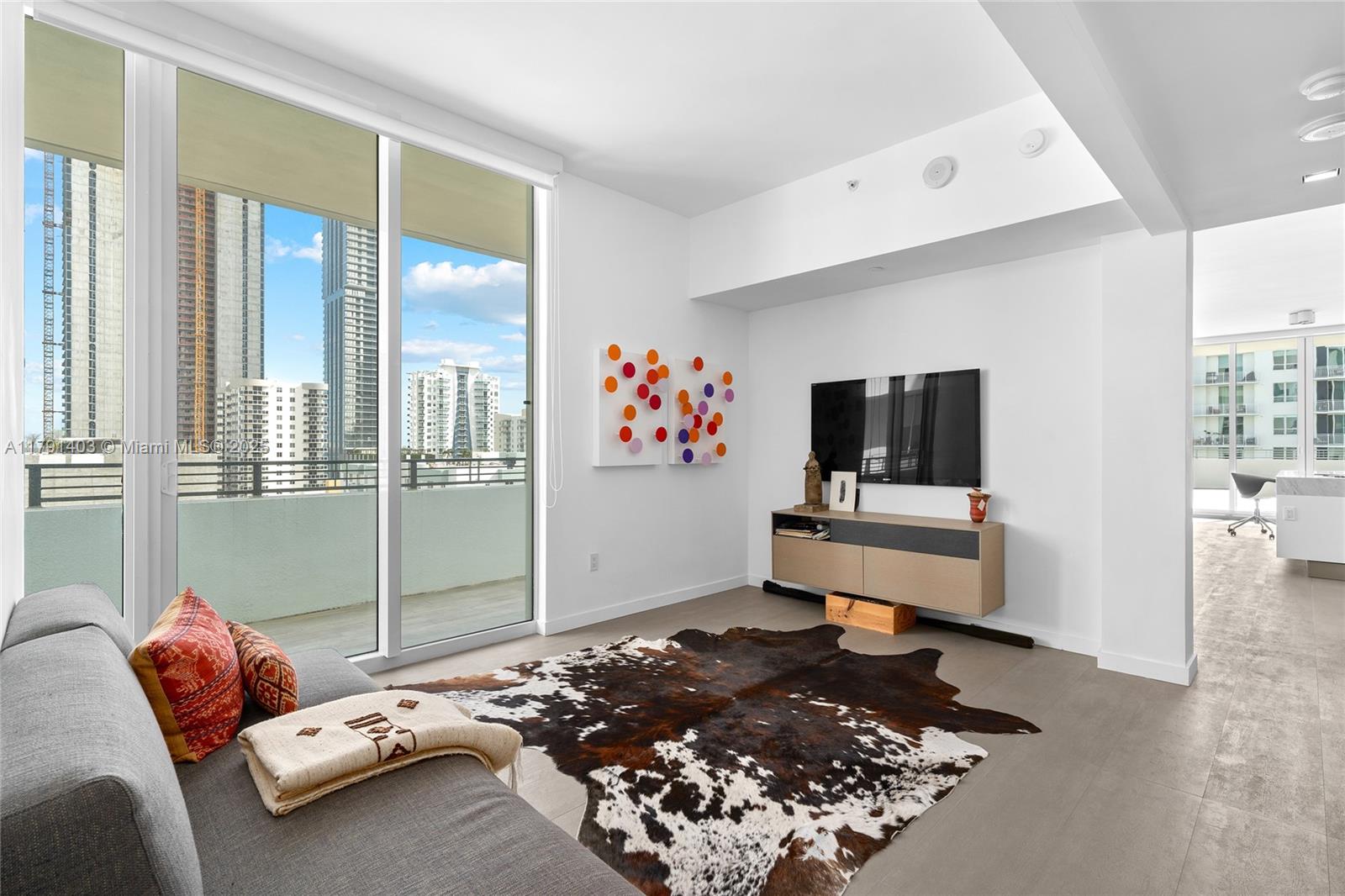 CITY 24 CONDO - Residential