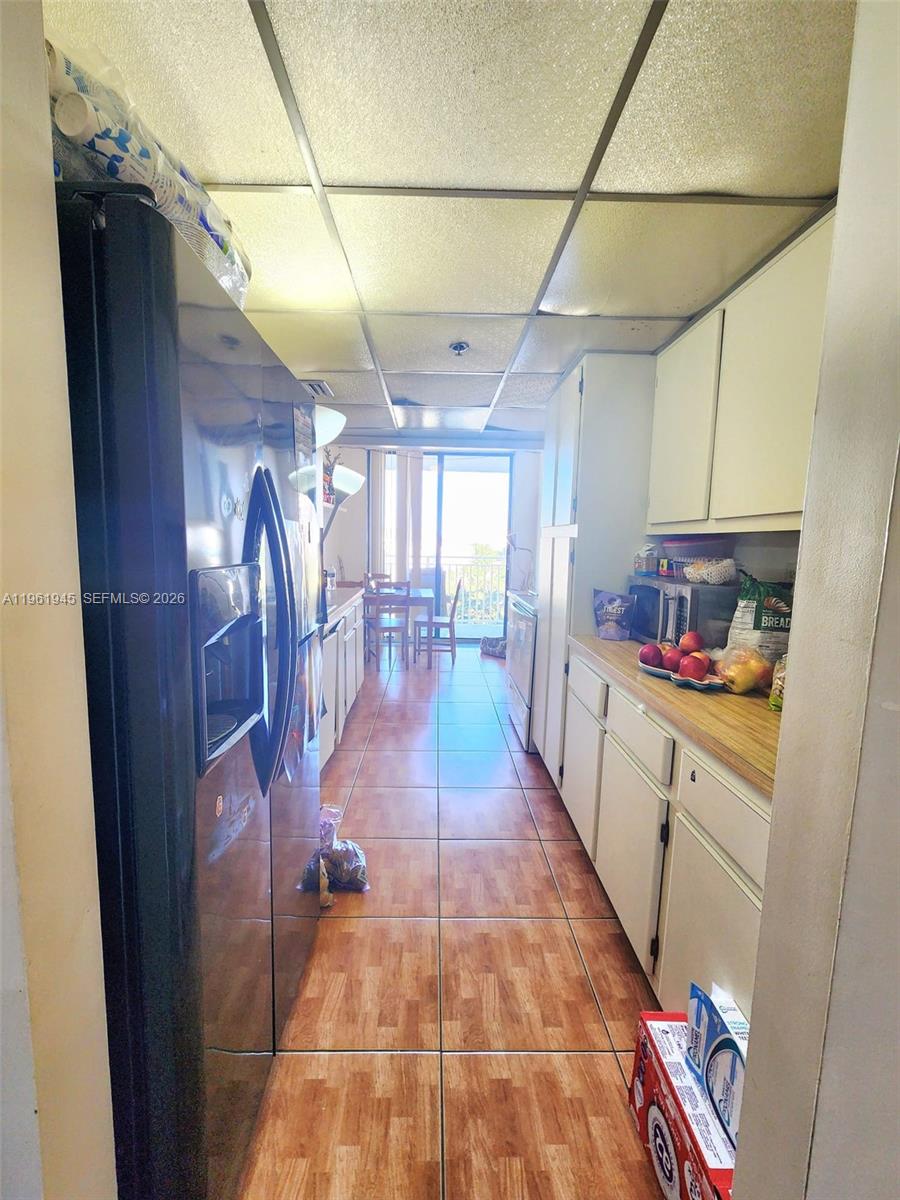 WINSTON TOWERS 600 CONDO - Residential