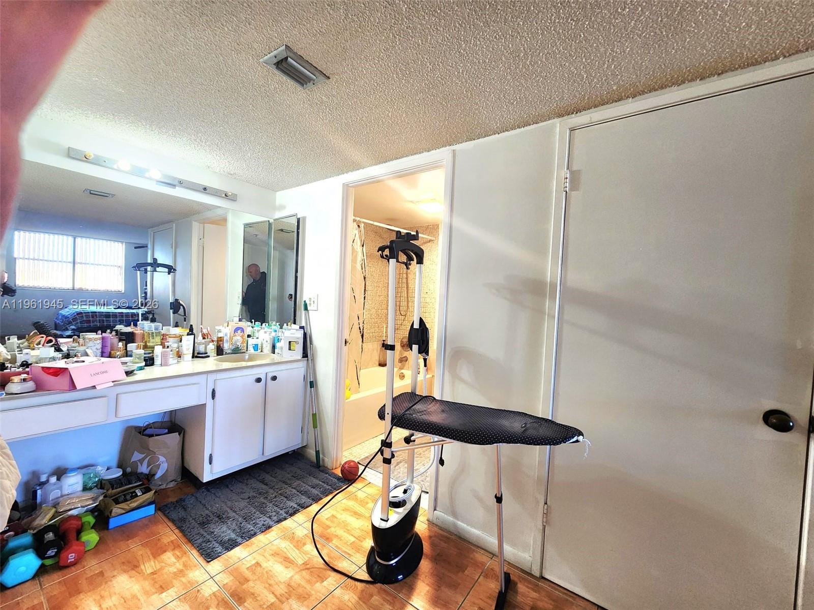 WINSTON TOWERS 600 CONDO - Residential