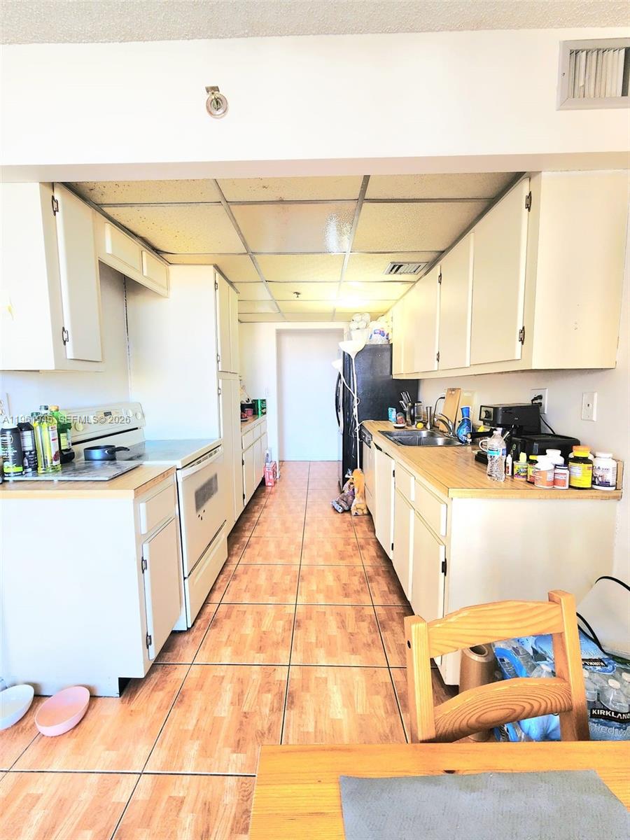 WINSTON TOWERS 600 CONDO - Residential