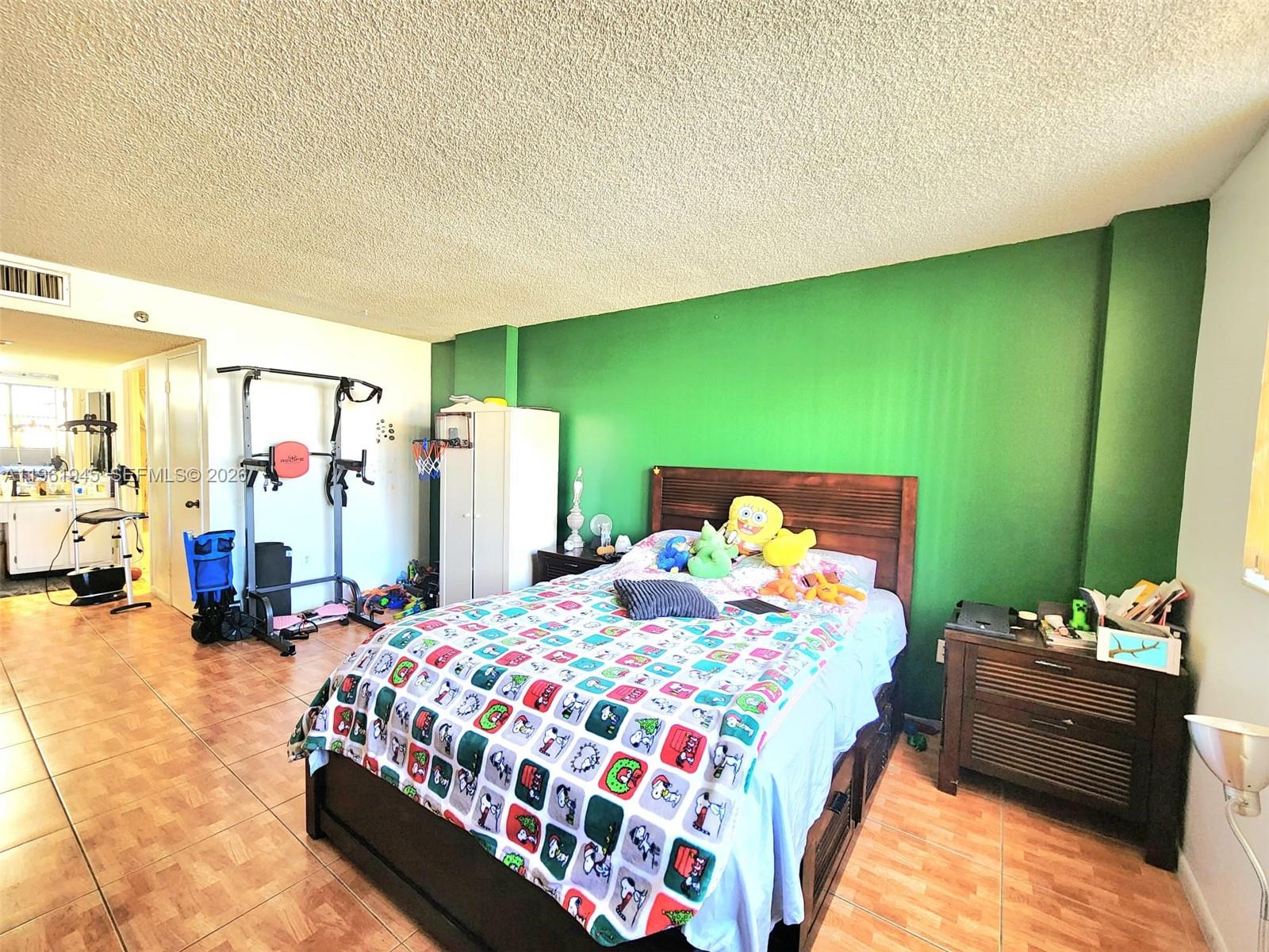 WINSTON TOWERS 600 CONDO - Residential