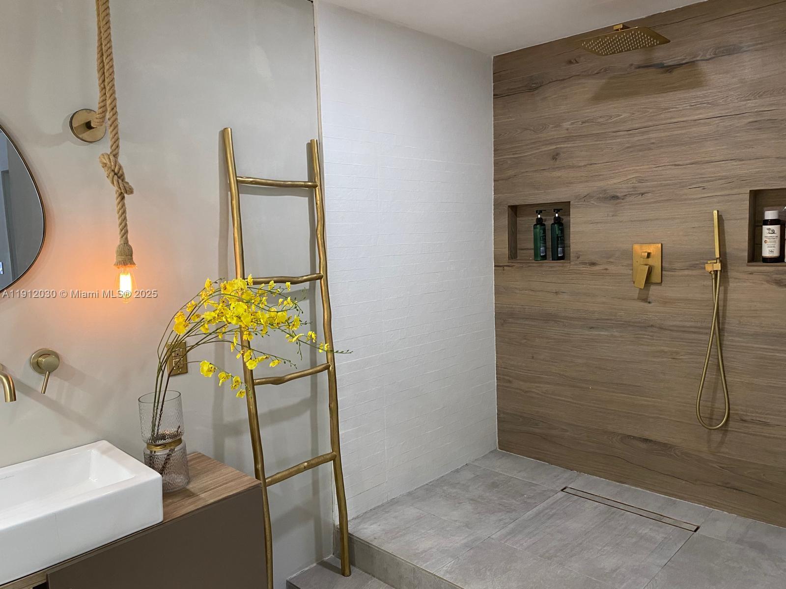 GALEN BREAKERS CONDOMINIU - Residential Lease