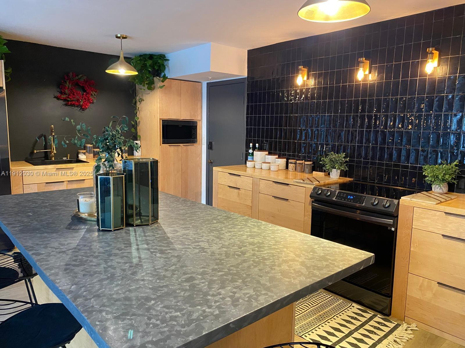 GALEN BREAKERS CONDOMINIU - Residential Lease