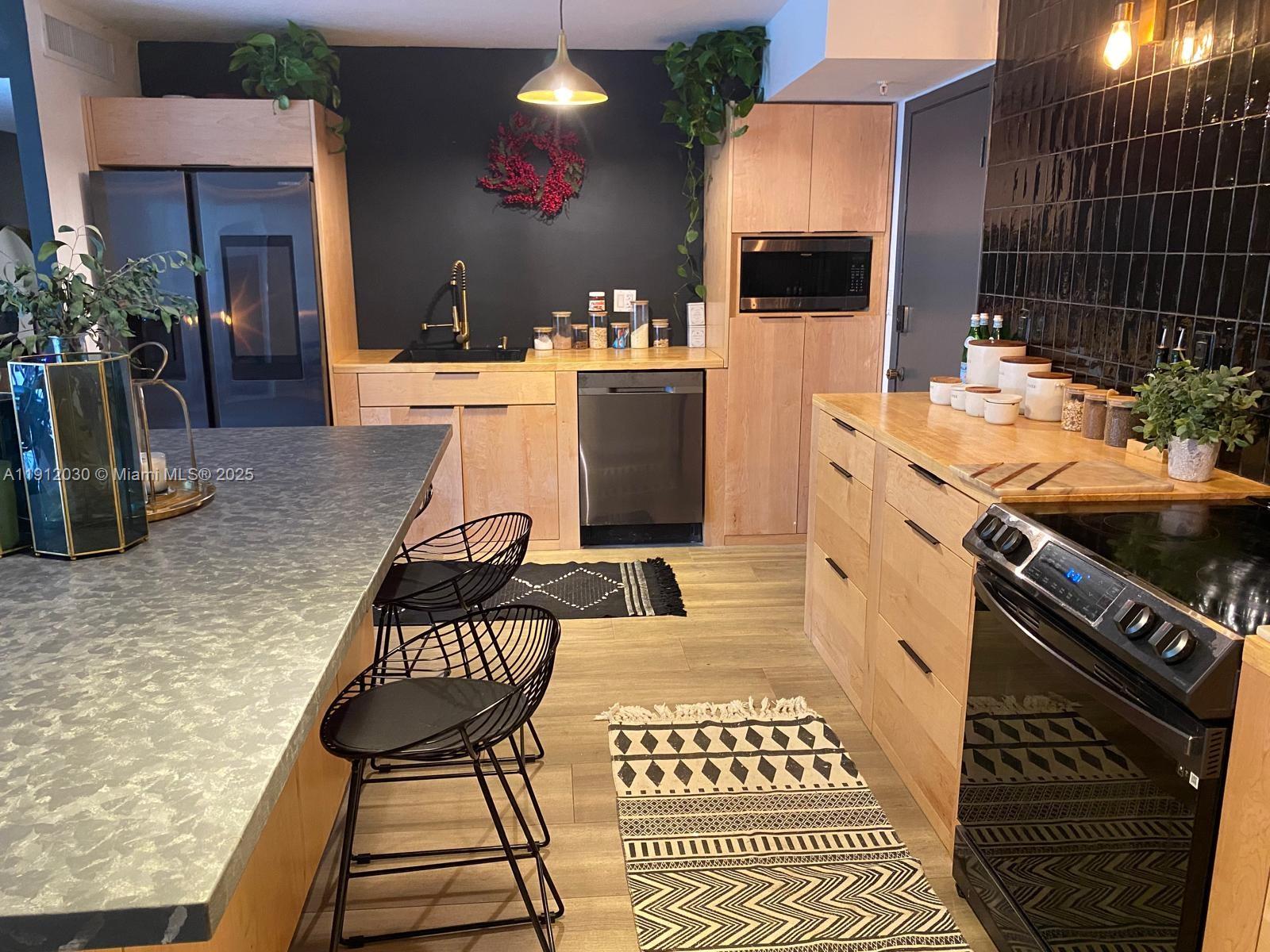 GALEN BREAKERS CONDOMINIU - Residential Lease