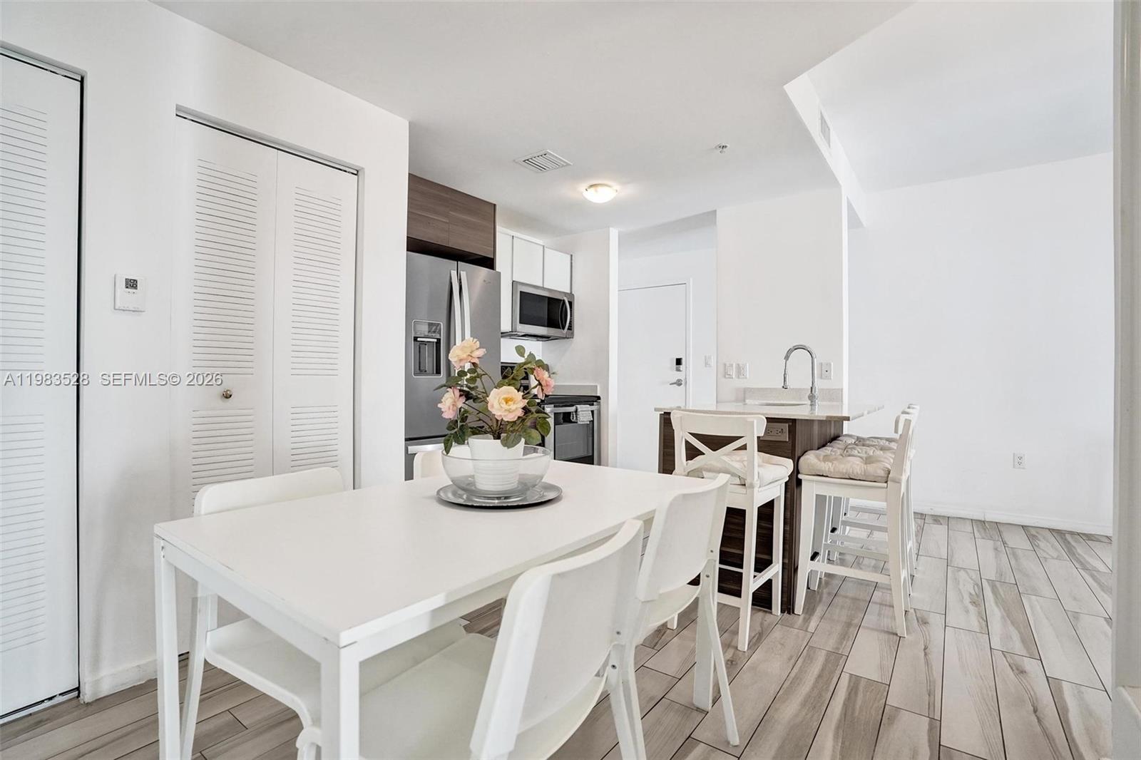 EMILIA CONDO - Residential