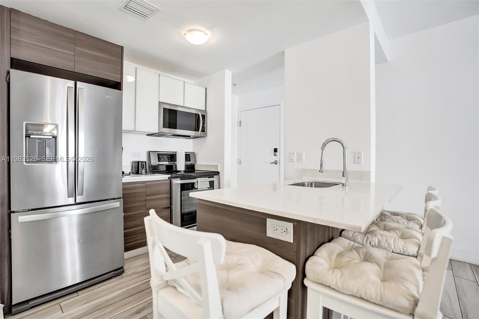 EMILIA CONDO - Residential