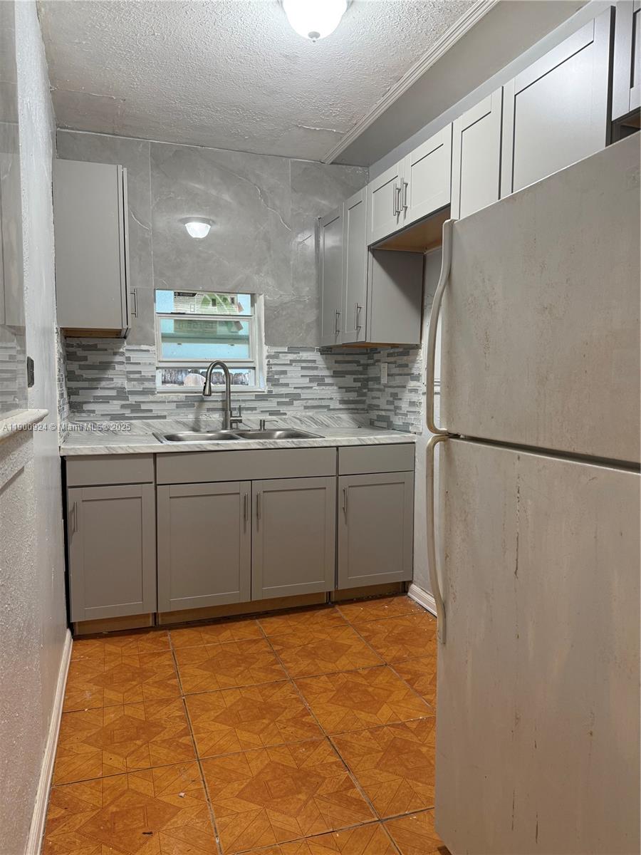 W LITTLE RIVER REV - Residential Lease