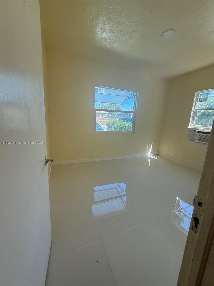 W LITTLE RIVER REV - Residential Lease