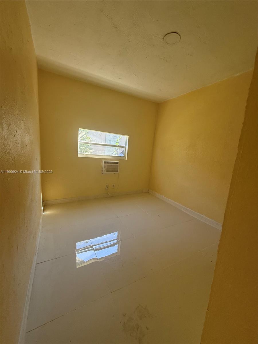 W LITTLE RIVER REV - Residential Lease