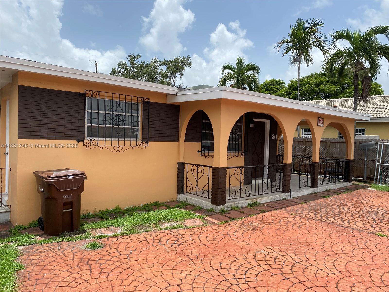 Centrally located 2 bedroom, open layout, ready to move. Don't miss this opportunity. Section 8 is welcome.