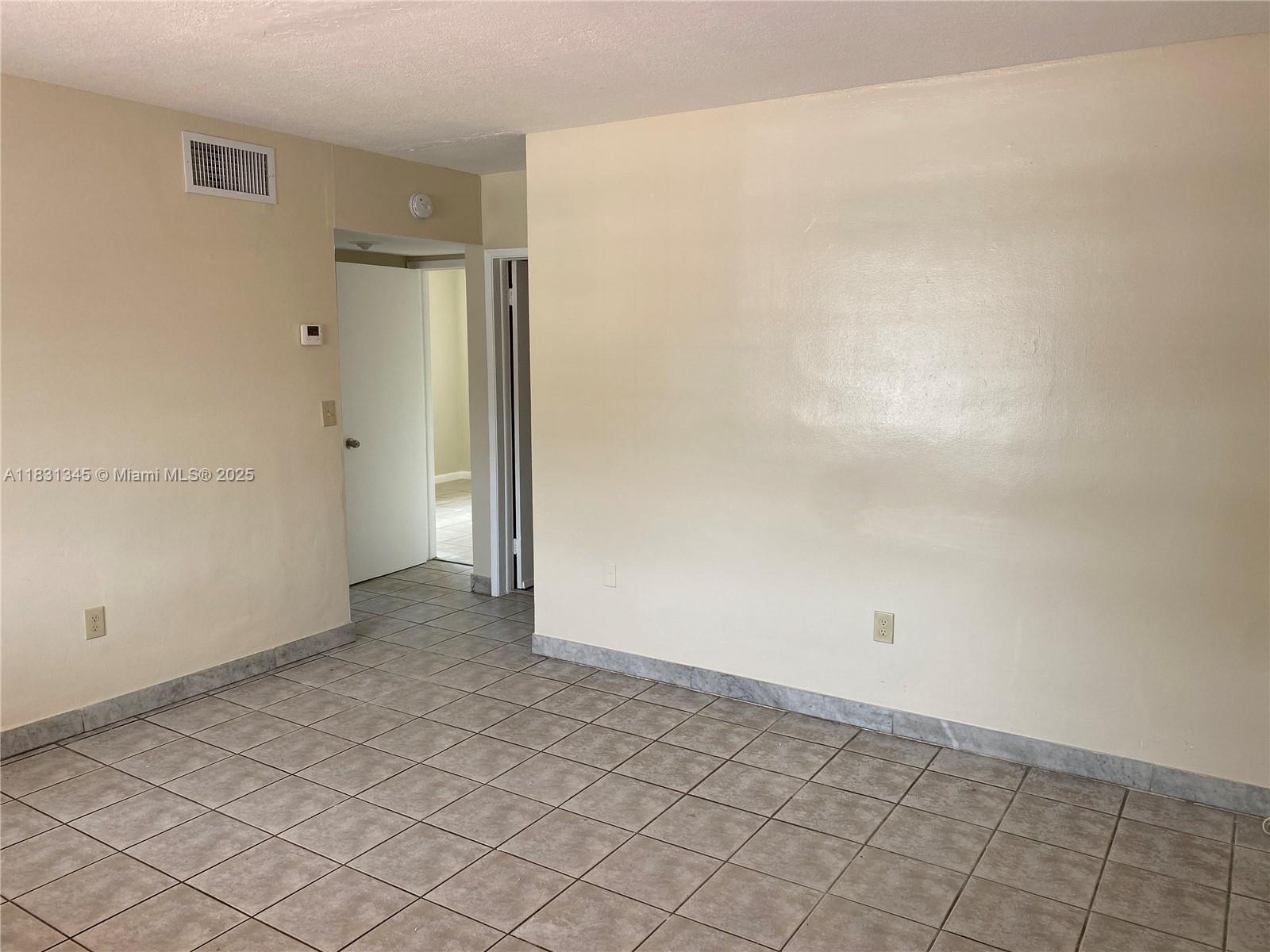 30 E 13th St 0