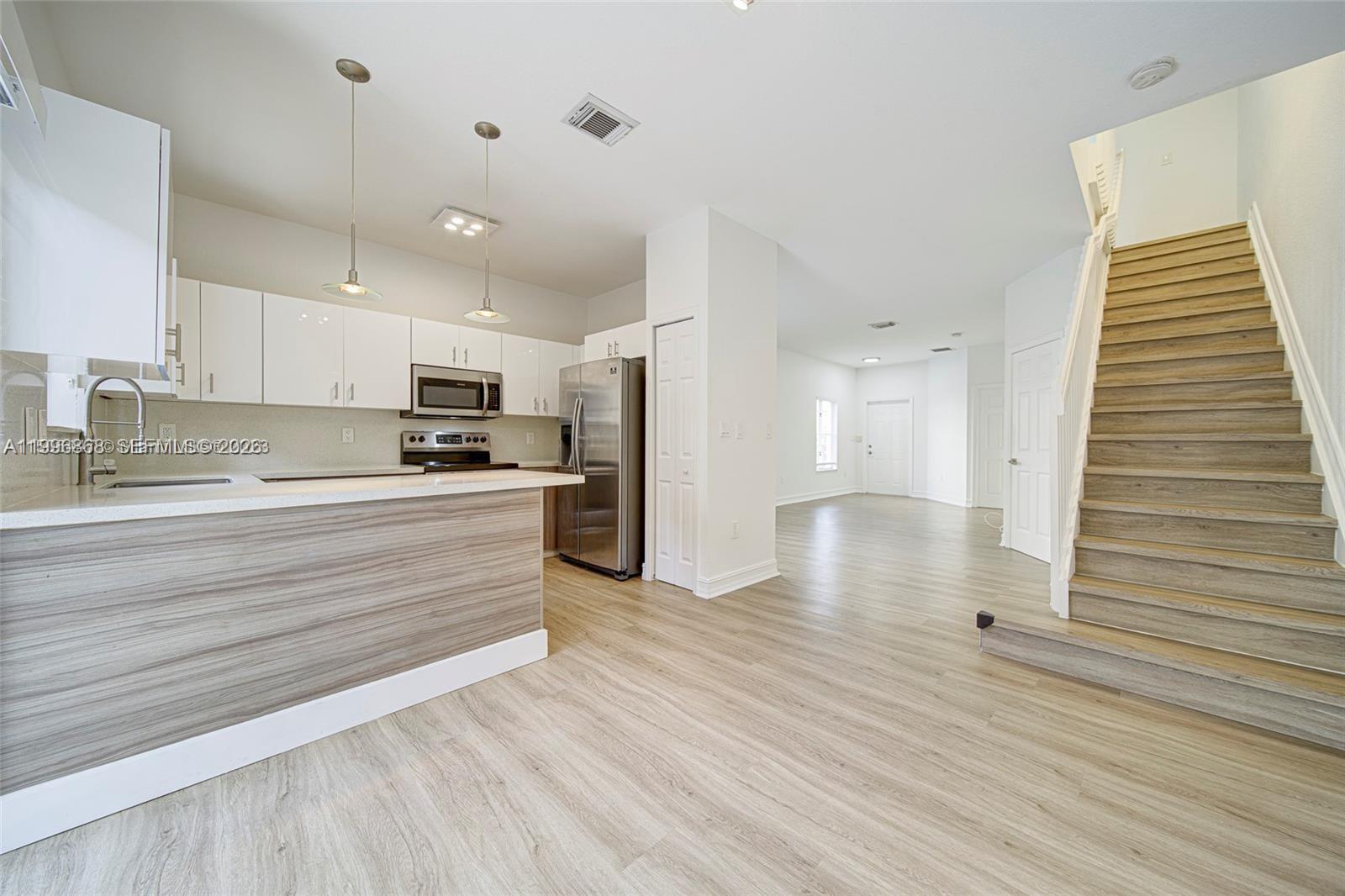 LEEWARD AT ISLANDS AT DOR - Residential Lease