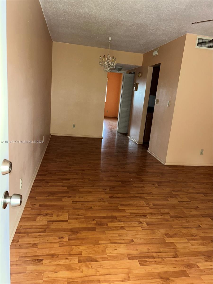 LAUDERDALE OAKS CONDO I - Residential Lease
