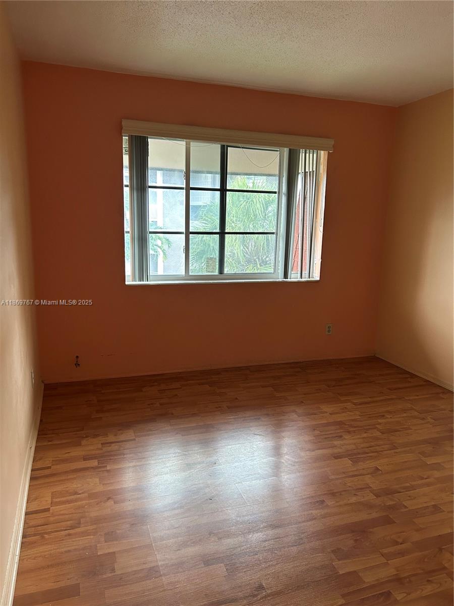 LAUDERDALE OAKS CONDO I - Residential Lease
