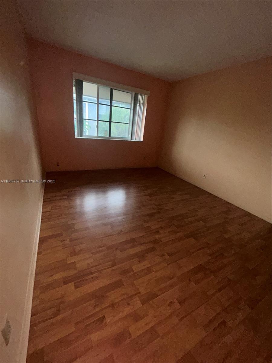 LAUDERDALE OAKS CONDO I - Residential Lease