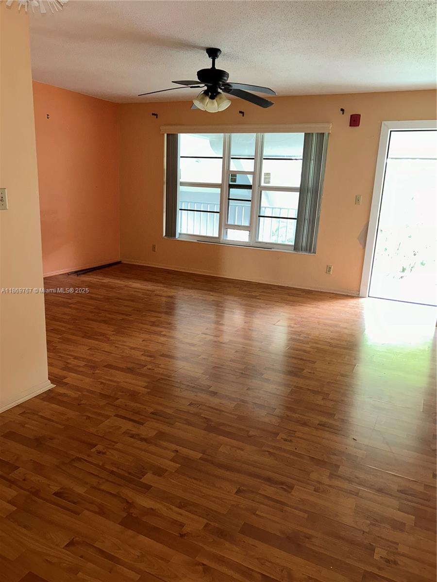 LAUDERDALE OAKS CONDO I - Residential Lease