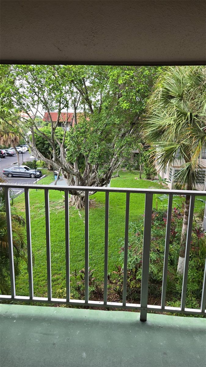 LAUDERDALE OAKS CONDO I - Residential Lease