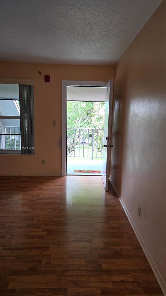 LAUDERDALE OAKS CONDO I - Residential Lease