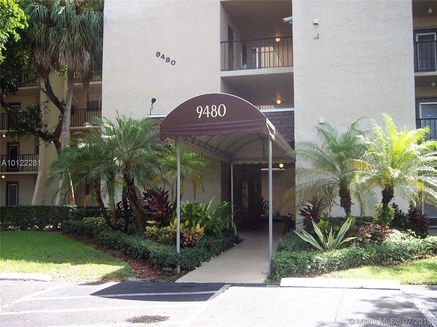 A RARE FIND! CORNER!  - 3RD BDRM OPEN AS DEN. TILE AND LAMINATE WOOD FLOORING. GLASS SLIDERS IN PORCH. KITCHEN & BATHS UPDATED. ACCORDIAN SHUTTERS. ASSOC. SAYS NO LEASING FOR FIRST YEAR OF OWNERSHIP. 1 YR. MAINTENANCE HELD IN ESCROW FOR 2 YRS. 10% MIN. DOWN PAYMENT. 650 FICO SCORE OR HIGHER. SMALL DOG OK WITH ASSOC. APPROVAL. CONVENIENT TO COLLEGES, HIGHWAYS, SHOPPING, AND AIRPORT. AMENITIES INCL. GOLF, TENNIS, 2 RESTAURANTS, AND EXERCISE RM. PROPERTY SOLD AS-IS WITH RIGHT TO INSPECT. SEE BROKER REMARKS