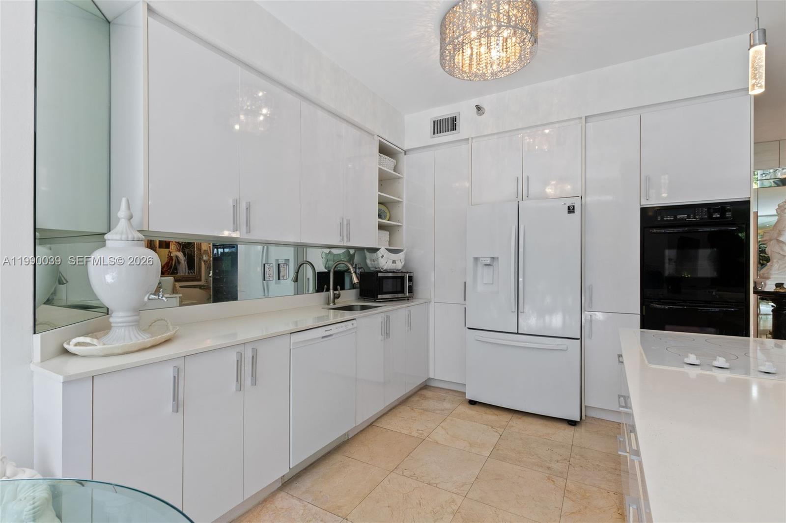 MYSTIC POINTE TOWER 500 C - Residential