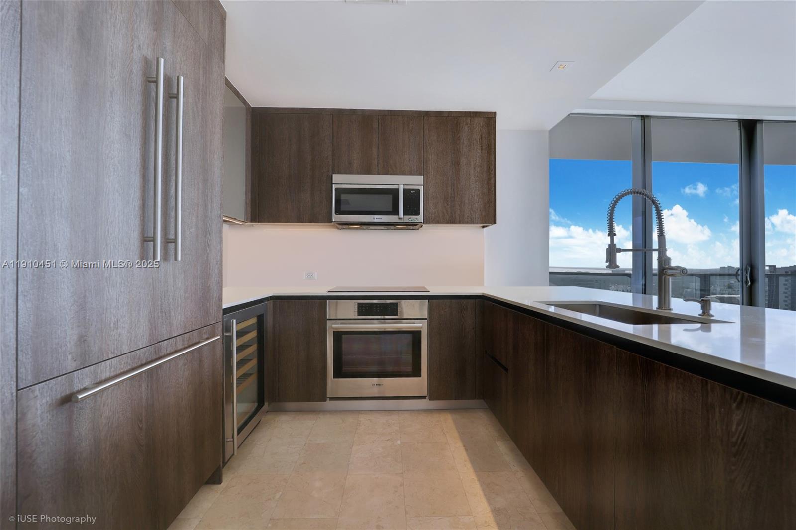 RISE CONDO - Residential