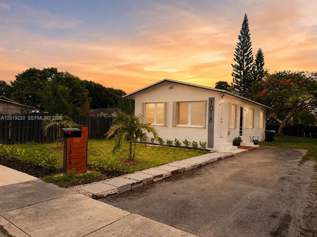 Photo of 1018 NE 2nd Ave, Fort Lauderdale, FL 33304 (MLS # A12019220)