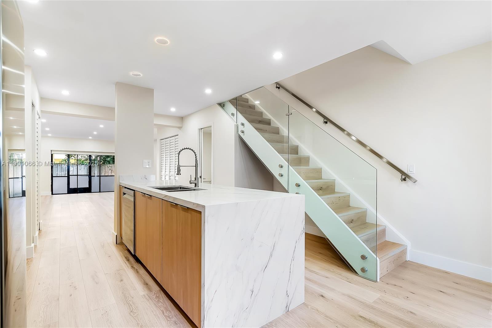 CORAL SPRINGS COUNTRY CLU - Residential Lease