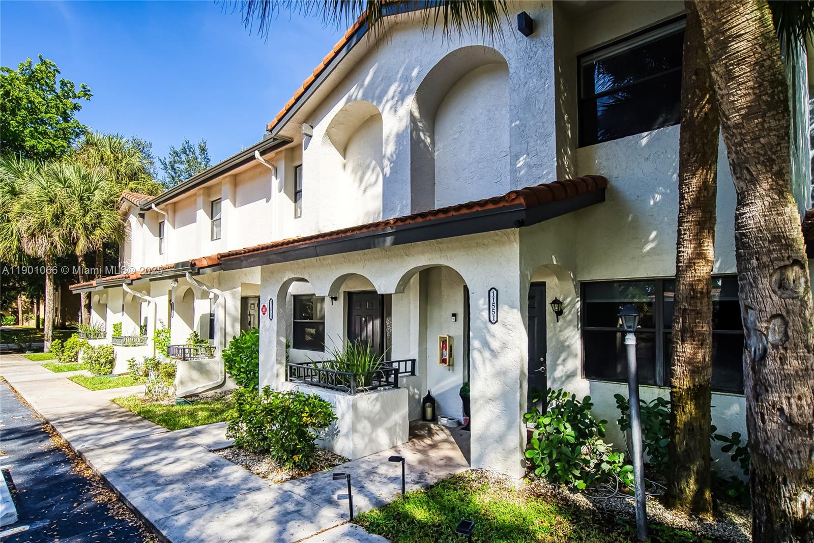 CORAL SPRINGS COUNTRY CLU - Residential Lease