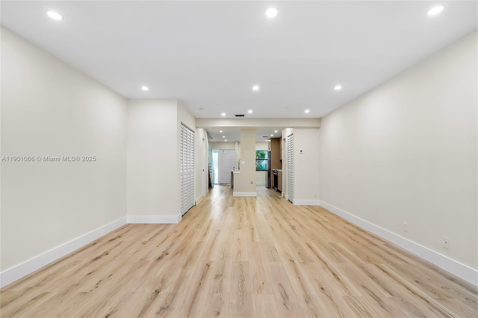 CORAL SPRINGS COUNTRY CLU - Residential Lease