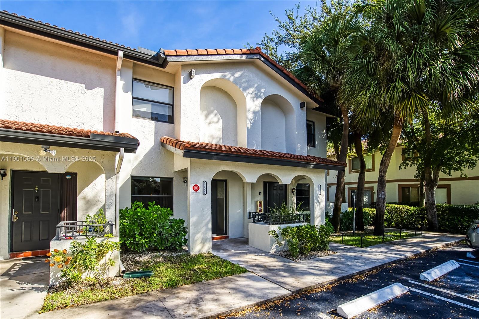 CORAL SPRINGS COUNTRY CLU - Residential Lease