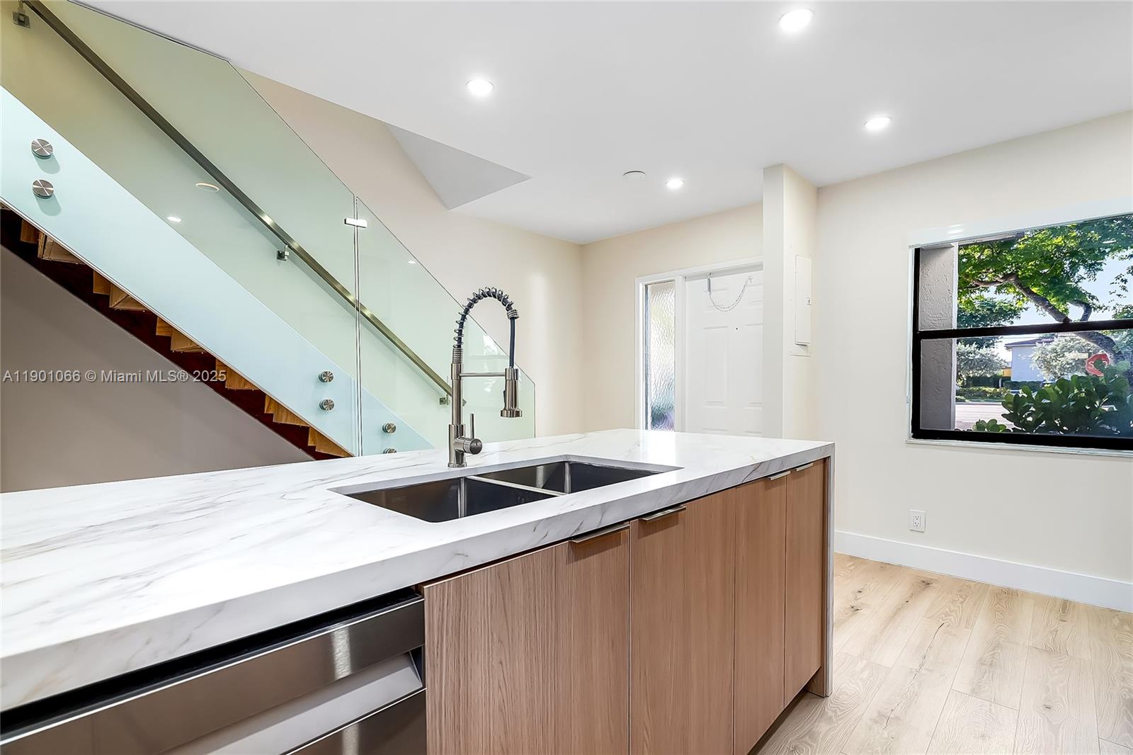 CORAL SPRINGS COUNTRY CLU - Residential Lease