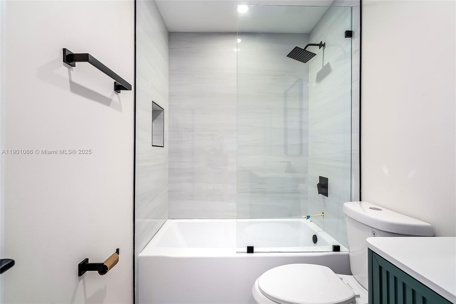 CORAL SPRINGS COUNTRY CLU - Residential Lease