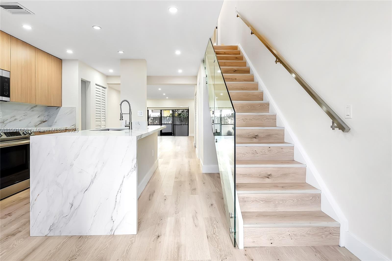 CORAL SPRINGS COUNTRY CLU - Residential Lease