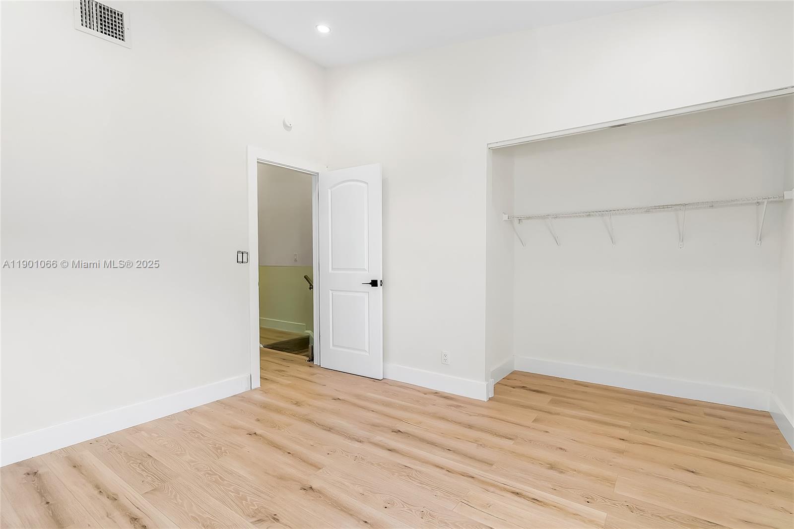 CORAL SPRINGS COUNTRY CLU - Residential Lease