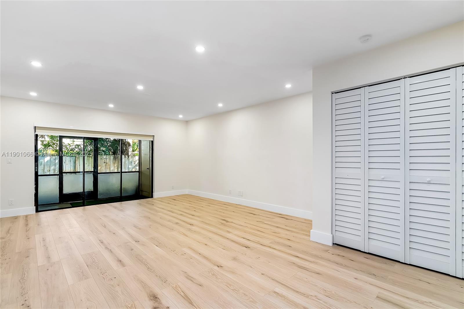 CORAL SPRINGS COUNTRY CLU - Residential Lease