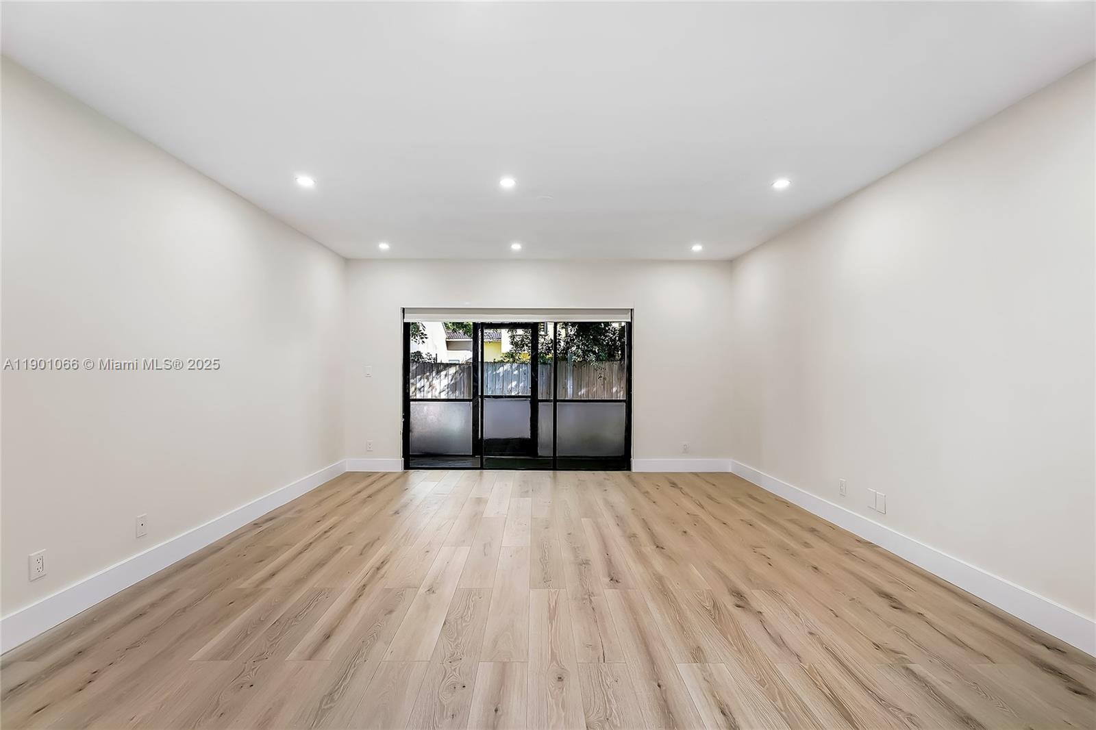 CORAL SPRINGS COUNTRY CLU - Residential Lease