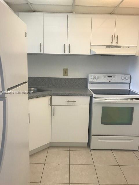 Yolanda Villas Cond new listing 1/1 balcony. Remodeled kitchen and bathroom cabinets. Tile floors. Laundry facilities on each floor. Beautiiful views from this top floor unit. Security guard, tennis, pool, gym. Walk to cafes, bus. Centrally located !! Easy to show vacant. Read Broker's remarks.