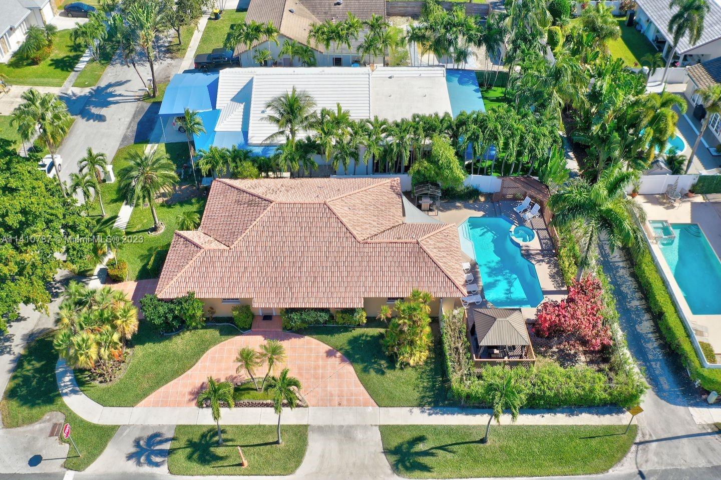 402 Se 5th St, Dania Beach, Miami-Dade County, Florida - 5 Bedrooms  
2 Bathrooms - 