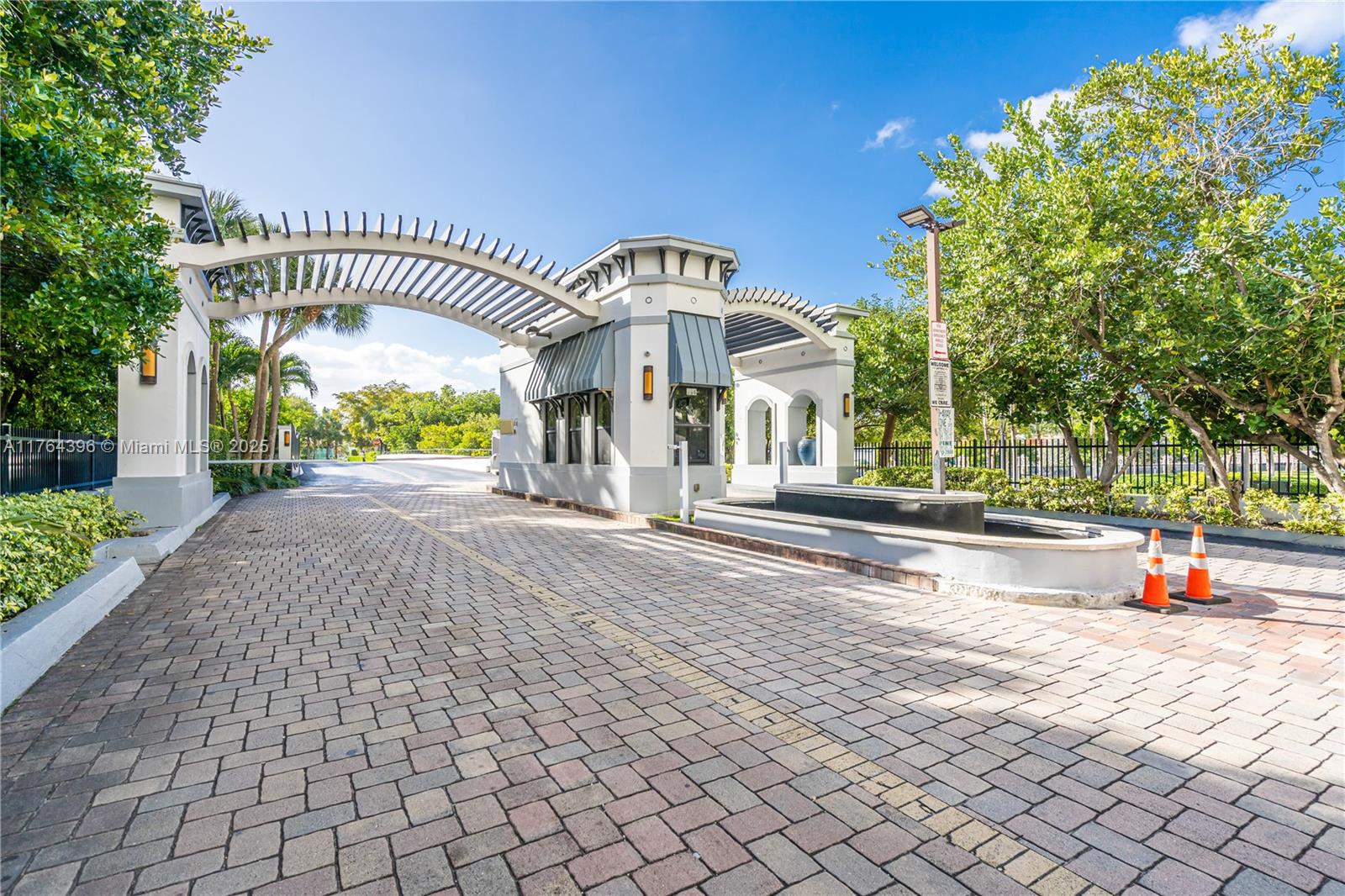 214 Poinciana Dr 204