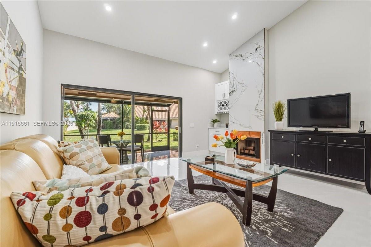 MERIDIANA AT BOCA POINTE - Residential