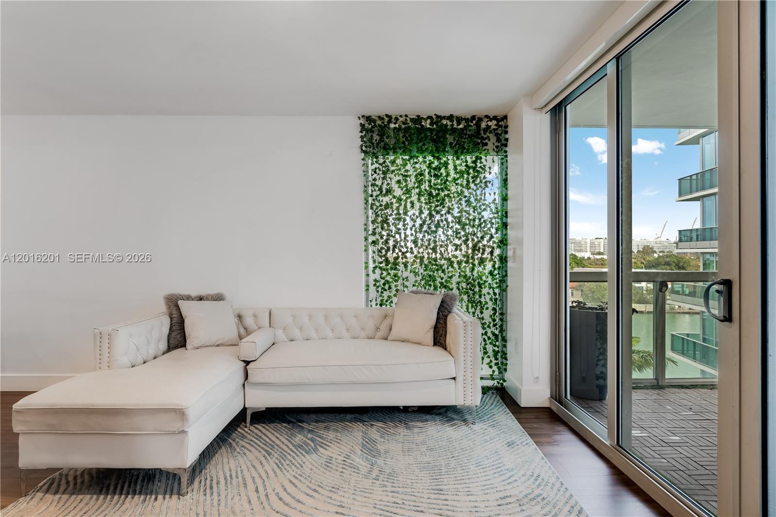 THE IVORY RESIDENCE CONDO - Residential Lease