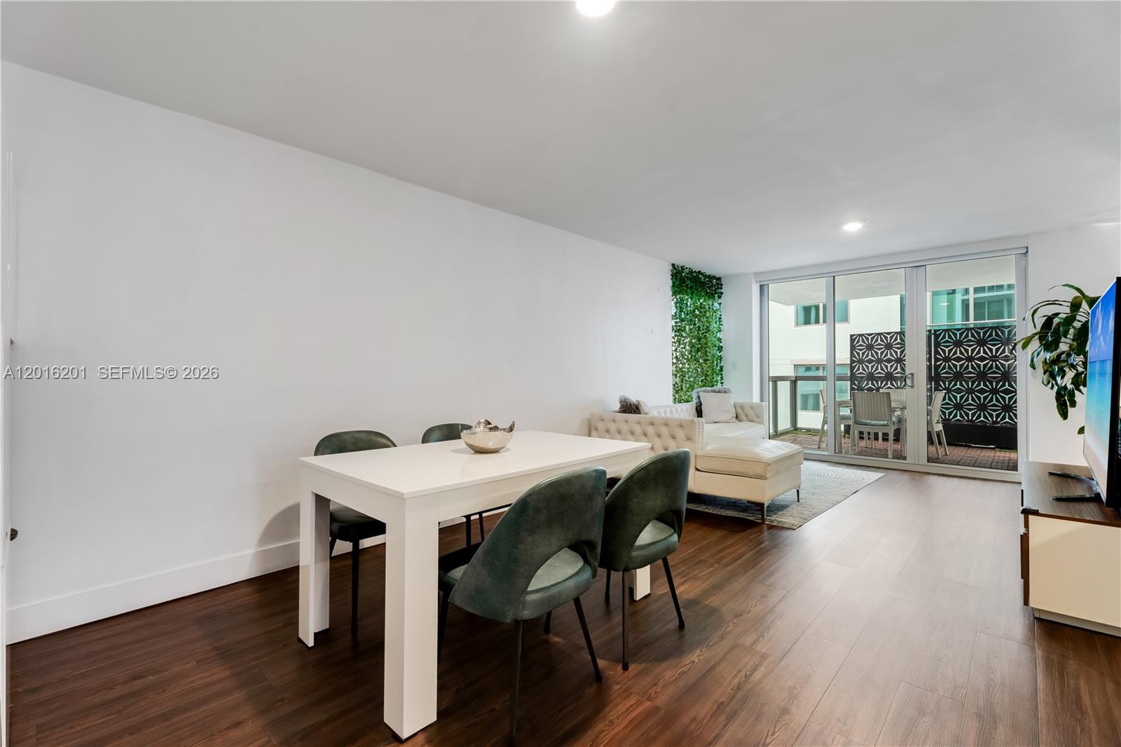 THE IVORY RESIDENCE CONDO - Residential Lease