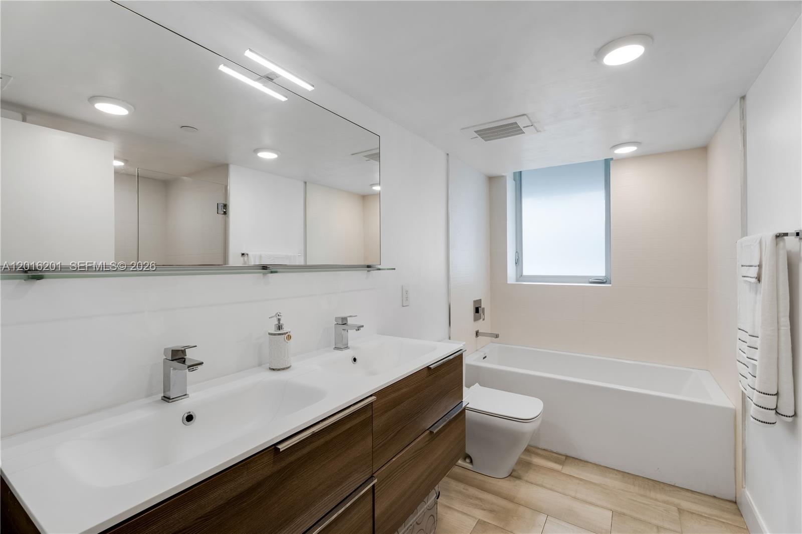 THE IVORY RESIDENCE CONDO - Residential Lease