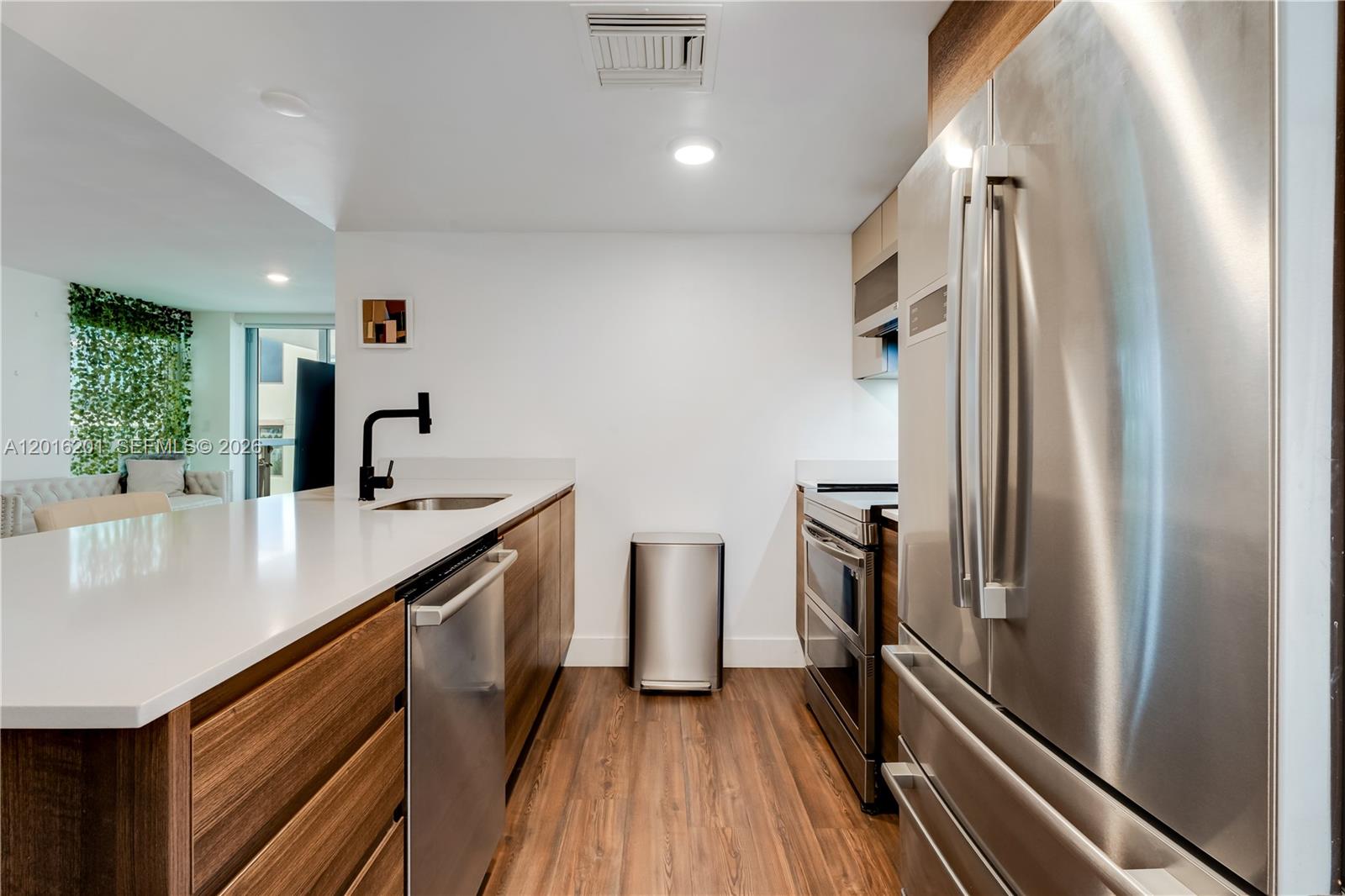 THE IVORY RESIDENCE CONDO - Residential Lease