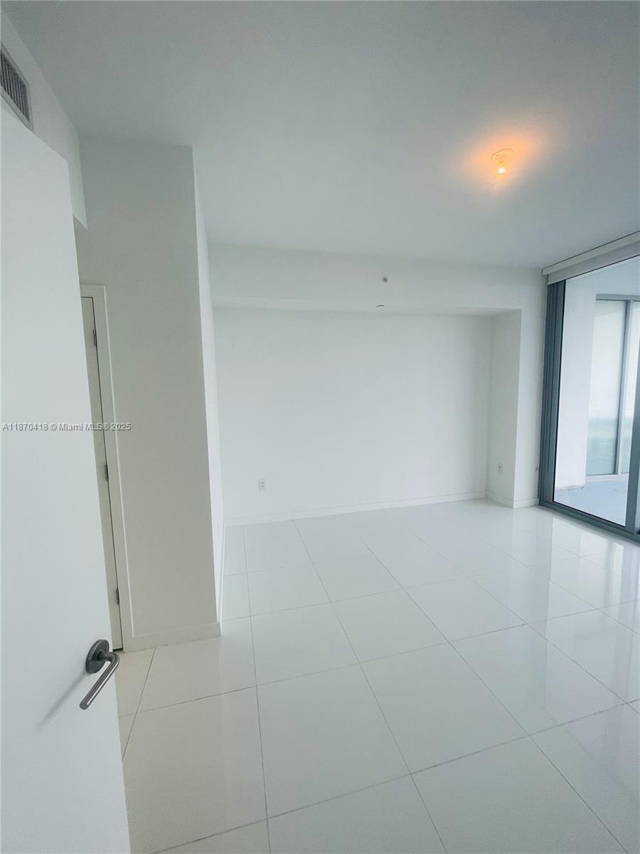 PARAMOUNT MIAMI WORLDCENT - Residential Lease