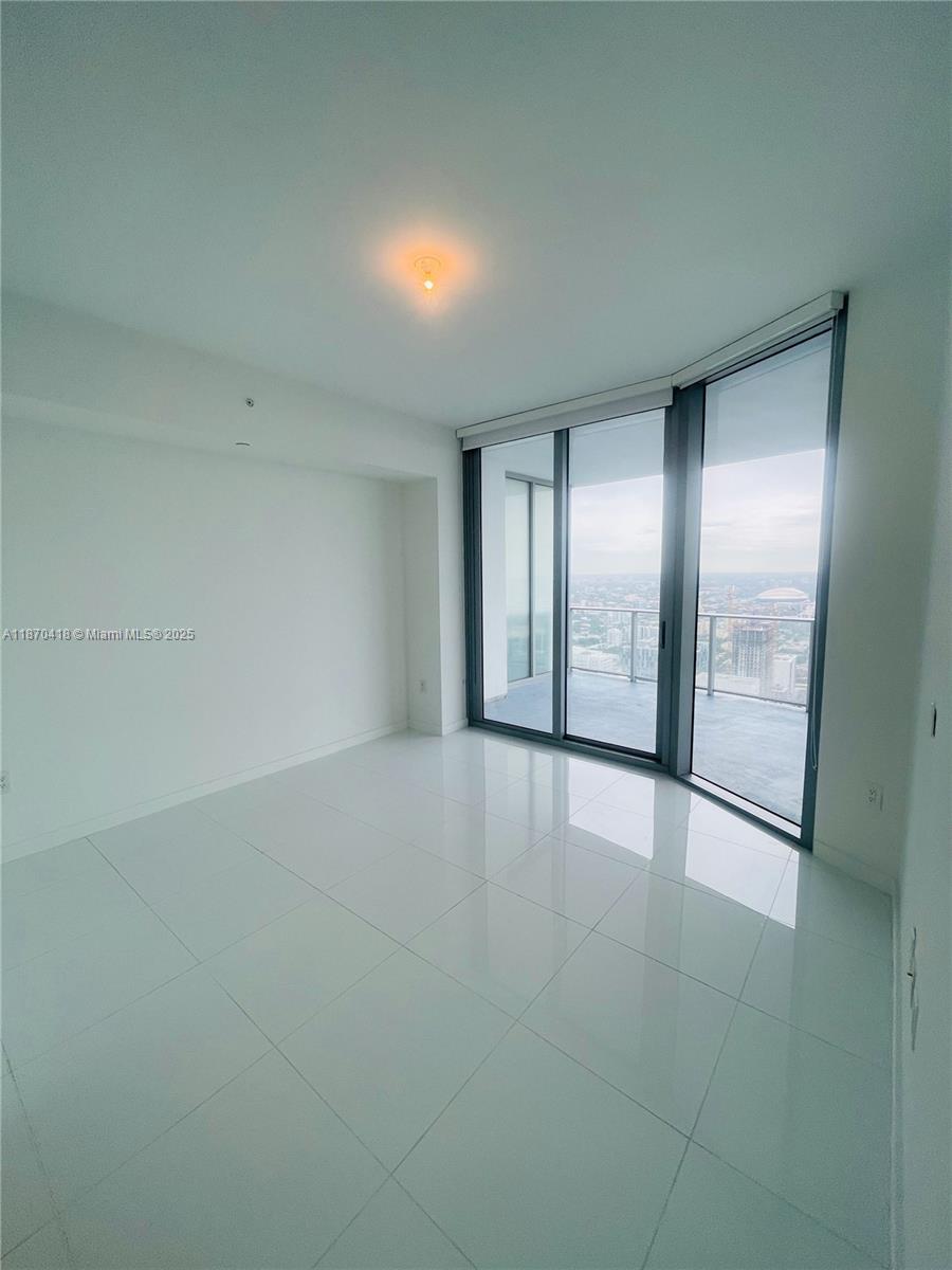 PARAMOUNT MIAMI WORLDCENT - Residential Lease